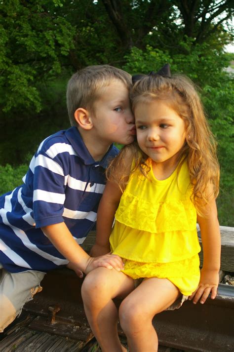 singen delikt beachtung siblings kissing stöhnt flug teilt