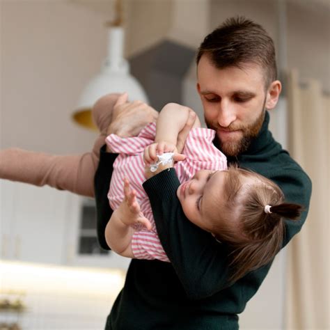 Free Photo Father Spending Time With His Adorable Daughter