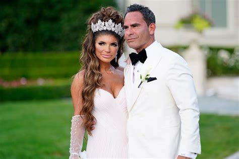 Teresa Giudice S Husband Threatens The Gorgas In Rhonj Wedding Special