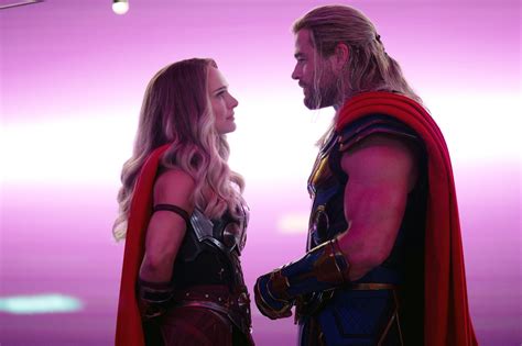 Chris Hemsworth Natalie Portman Thor Love And Thunder Kiss Popsugar