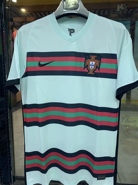 Portugal não entrava a ganhar numa grande. Les nouveaux maillots Portugal Euro 2020