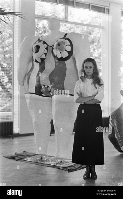 Niki De Saint Phalle Im Stedelijk Museum Amsterdam Nikki Bei Ihrem