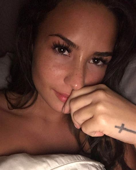 Demi Lovato Makeup Demi Lovato Gay No Makeup Selfies Divas Girl Power Tattoo Make Up