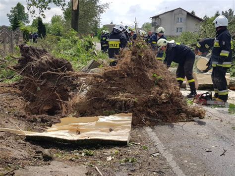 Uszkodzonych zostało około 20 domów we wsi kaniów. Trąba powietrzna na Lubelszczyźnie foto, wideo - Informacje z Polski i Świata