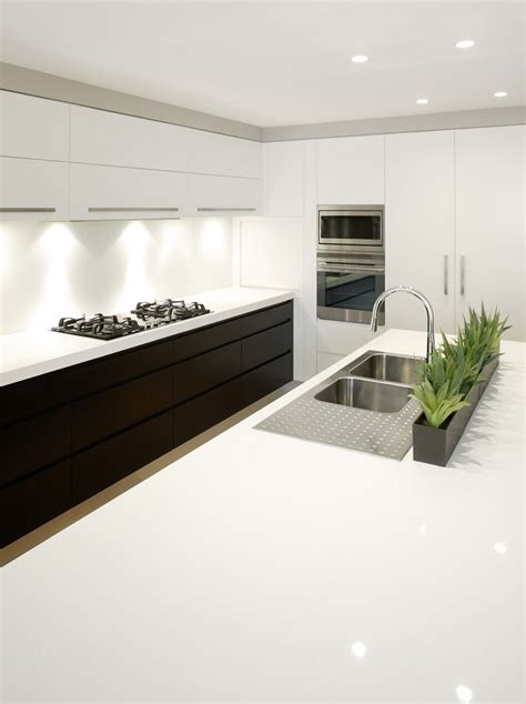 Porcelain bench tops / suplash backs. Luna White > Quantum Quartz > Quantum Quartz, Natural ...