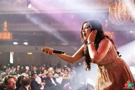Shreya Ghoshal Hd Pic Singer Best Background Images Concert