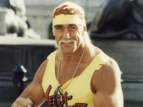 Wwe 2019 News Hulk Hogan Shows Off Back Surgery Screws Reaction