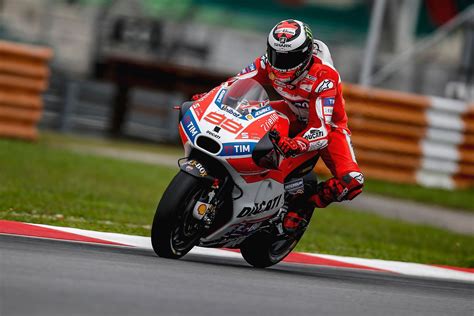 Yaitu all in dengan tiket pesawat. 2017 Sepang MotoGP Test, Day 2: Suzuki's Iannone Untouchable