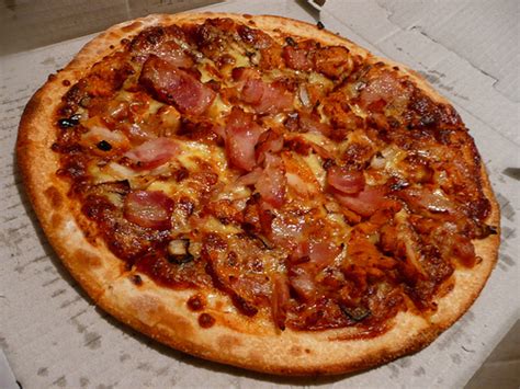 Ingrediënten van de texas mixed grill pizza. Bacon Bacon