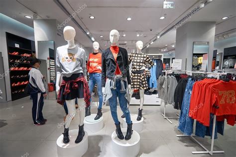 H&m always offers good deals for customers which they has offered promotions such as rm20 deals, jewellery buy 2 free 1 promotion, holiday special deals on november, black friday sale. 50+ グレア H And M - カジノ