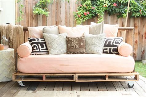 Hier stelle ich euch vor was man aus europaletten alles bauen kann. Wie baue ich ein Sofa aus Europaletten - DIY Anleitung und ...