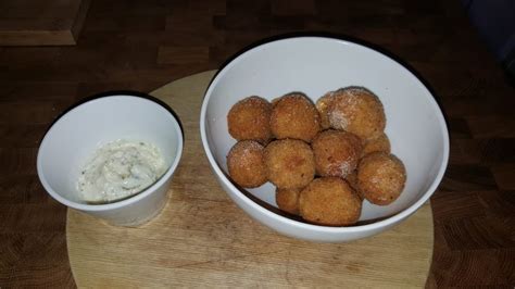8 le frittelle di riso profumate alla per prepararlo, oltre al risotto avanzato, vi occorrerà soltanto una padella antiaderente e una noce di. Polpette dolci di riso - YouTube