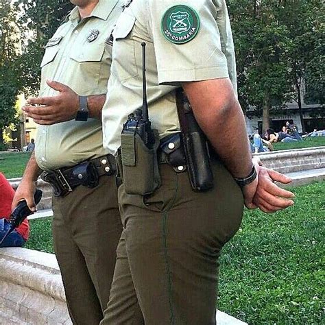 公園にて｡ 大きなお尻の警察官とメタボ警察官｡ Men In Uniform Mens Butts Cop Uniform