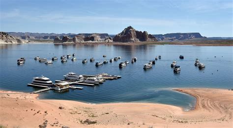 Utah Wahweap Marina One Of The Most Popular Swimming Areas In Lake Powell Wahweap Marina