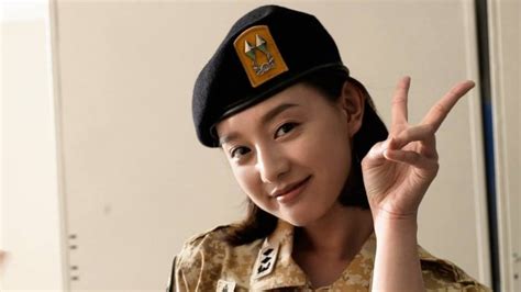 Watch and download descendants of the sun with english sub in high quality. review terbaru: Kim Ji Won In Descendants Of The Sun