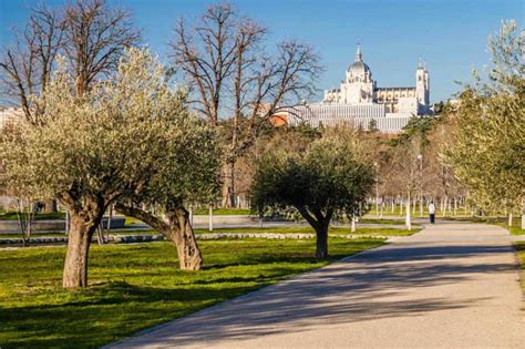 The casa de valencia is worth the short taxi ride from the gran via. Casa de Campo de Madrid - Qué ver y hacer, como llegar ...