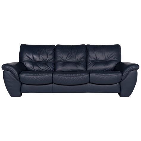 Although our selection mainly focuses on compact futon couches with mattress and futon sofa bed mattresses, we also offer futon chairs, futon frames for sofa beds and compact futon sofa beds. Leder Sofa Petrol Blau Dreisitzer Couch For Sale at 1stdibs