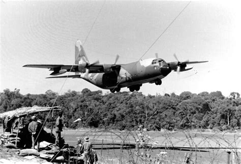 Vietnam War 1973 Usaf C 130 An Air Force C 130 Transport Flickr