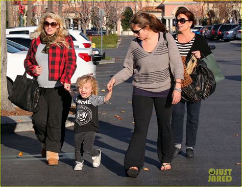 Jessica Simpson Day Out With Mom Tina Bronx Jessica Simpson Photo
