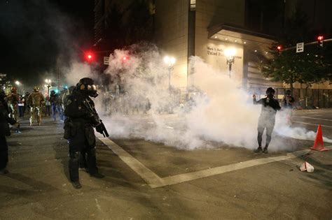 Th Night Of Protests Draws Crowd Of Federal Police Deploy Waves