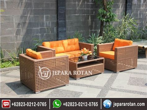 Sekilas dapat dengan jelas terlihat bagaimana mewahnya set tersebut. Pin di Kursi Sofa Tamu Rotan