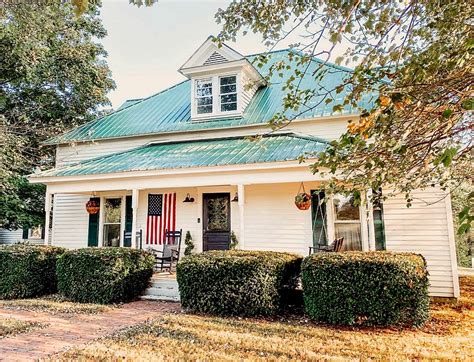 Cedar Winds Farmhouse For Sale In Tennessee Hooked On Houses