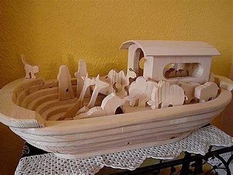 Endlich ist er auch feinmotorisch dazu in der lage, mit bauklötzen einen turm zu bauen. Arche Noah (mit Bildern) | Arche noah, Holzspielzeug ...