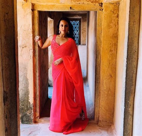 Sonakshi Sinha Looks Too Stunning For Words In Her Latest Saree Looks From Dabangg 3