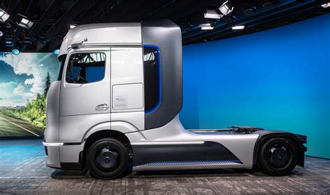 Daimler Unveils Mercedes Benz Genh Fuel Cell Heavy Duty Truck Concept