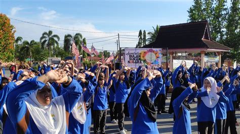 Logo bulan sukan negara & kbs kami tidak letakkan dalam template berikutan logo tersebut berdaftar dan memerlukan kebenaran untuk menggunakannya. Bulan Sukan Negara Peringkat SMKDSA 2019
