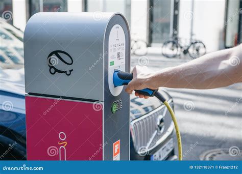 Street Electric Filling Station For Electric Car Refueling Eco