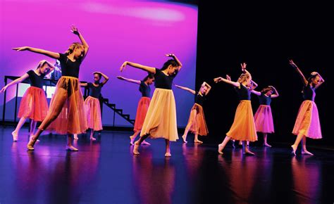 Contemporary Dance (8 years +) - Centre Stage