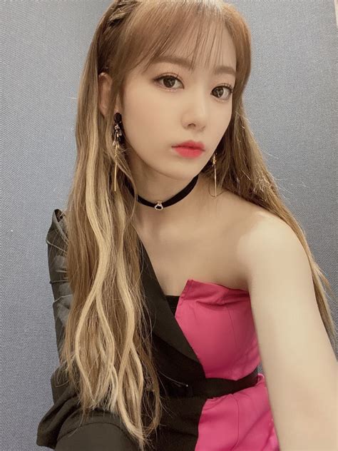 Sakura miyawaki was born on march 19, 1998 in kagoshima, japan. IZ*ONE's Miyawaki Sakura Is A Goddess In Her New Twitter ...