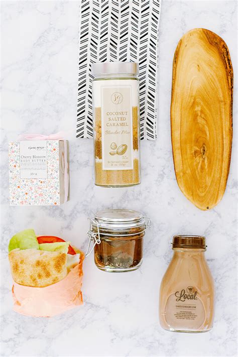 Maybe you would like to learn more about one of these? DIY Gift Basket Idea For Mom - Picnic in a box ...