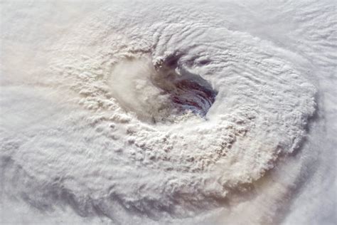 What Hurricane Ian Looked Like Inside Explained In Beautiful Description