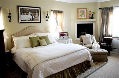 7 ways to make a small bedroom look bigger. Top Secrets on How to Make Small Master Bedrooms Look ...