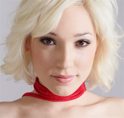 Lily Labeau Is So Beautiful Scrolller