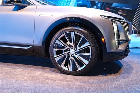 2023 Cadillac Lyriq Get A First Look At The New Luxury Electric Suv Tech