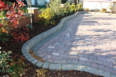 30 Curved Pavers For Edging