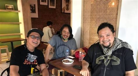 Nama baron terkenal sebagai salah satu pendiri dua grup musik asal bandung yaitu gigi dan /rif. Armand Maulana Senang Aria Baron Dapat Donor Plasma Darah ...