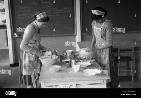 Home Economics School 1950s Hi Res Stock Photography And Images Alamy