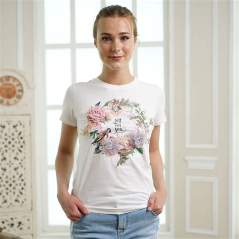 Красивая и модная летняя💐 футболка для девушек и женщин позволит