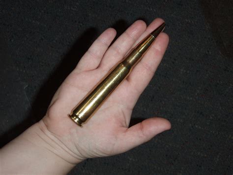 Una bala calibre.50 vs via de tren (riel), un extraño efecto visual (flujo laminar). 50-caliber-pen | Women of Caliber