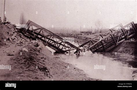 Puente Destruido Por Las Tropas Francesas En Retirada Para Impedir El
