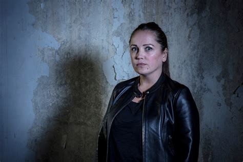 Unveiling the Truth: Signs to Spot an Undercover Cop Posing as an