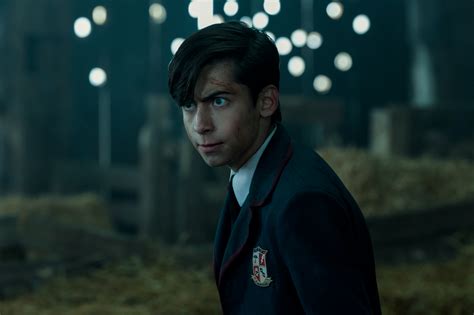 How The Umbrella Academy S Aidan Gallagher Made Five S Paradox