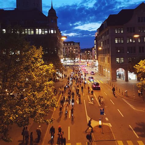 Ziel ist es nach eigenen angaben, eine kritische masse zu erreichen, damit dem motorisierten. Velodemo 2019: der Velo-Event in Zürich - Pro Velo Kanton ...