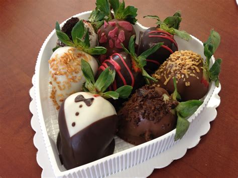 Make Your Valentine Chocolate Covered Strawberries