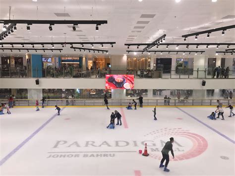 15 incomparable ice skating rinks that will completely dazzle you! Blue Ice Skating Rink, Paradigm Mall, Johor Bahru ...