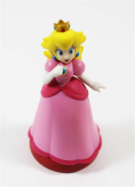 Princess Peach Amiibo Figure Super Mario Version